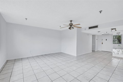 Condominio en venta en Miami, Florida, 1 dormitorio, 73.86 m2 № 1075660 - foto 15