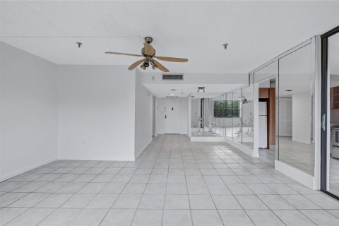 Condo in Miami, Florida, 1 bedroom  № 1075660 - photo 16