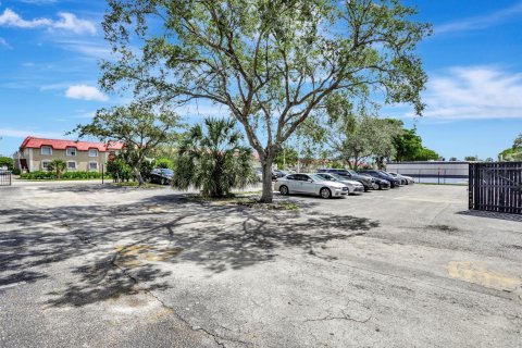 Commercial property in Deerfield Beach, Florida № 1035776 - photo 28