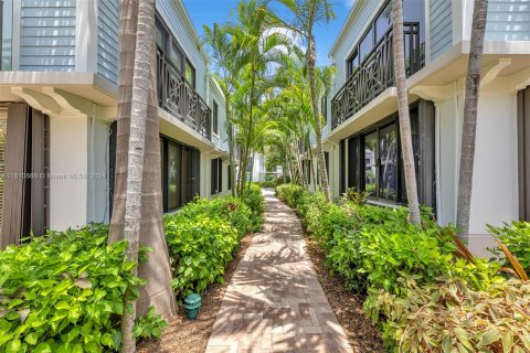 Condo in Fort Lauderdale, Florida, 2 bedrooms  № 1237983 - photo 23