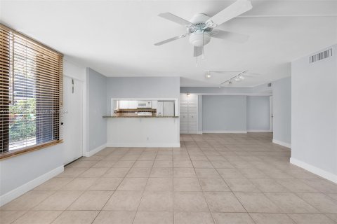 Condo in Fort Lauderdale, Florida, 2 bedrooms  № 1237983 - photo 17