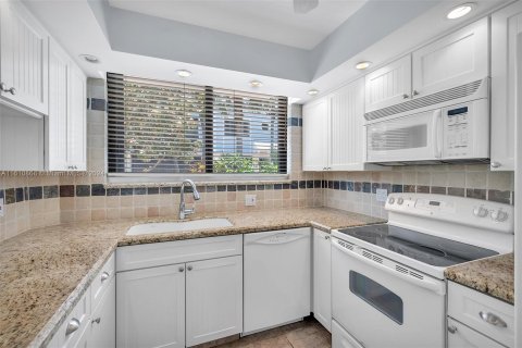 Copropriété à vendre à Fort Lauderdale, Floride: 2 chambres, 117.43 m2 № 1237983 - photo 13