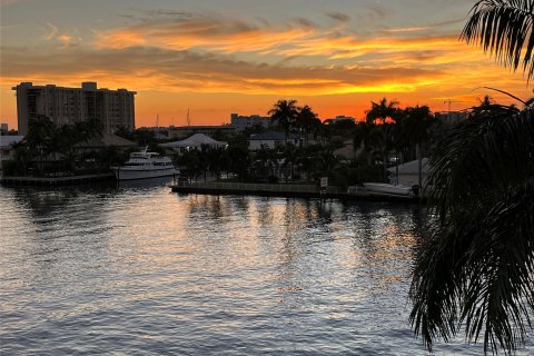 Condo in Fort Lauderdale, Florida, 3 bedrooms  № 1068495 - photo 8