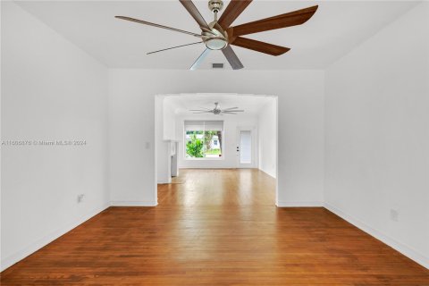 House in Miami Shores, Florida 3 bedrooms, 122.54 sq.m. № 1227924 - photo 25