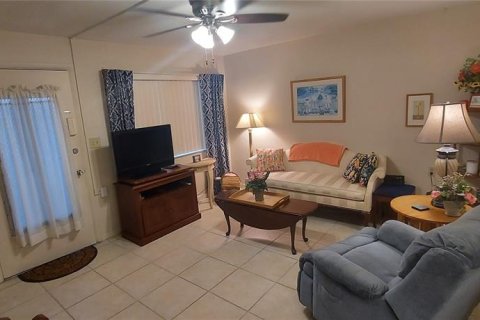 Condo in Seminole, Florida, 1 bedroom  № 1091167 - photo 12