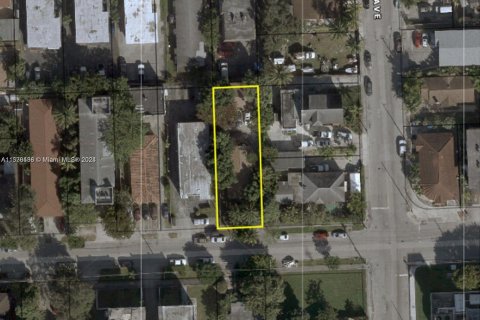 Commercial property in Miami, Florida 226.5 sq.m. № 1058620 - photo 1