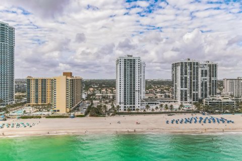 Condo in Hollywood, Florida, 2 bedrooms  № 1054828 - photo 22