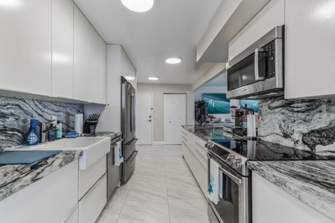 Copropriété à vendre à Hollywood, Floride: 2 chambres, 125.42 m2 № 1054828 - photo 11