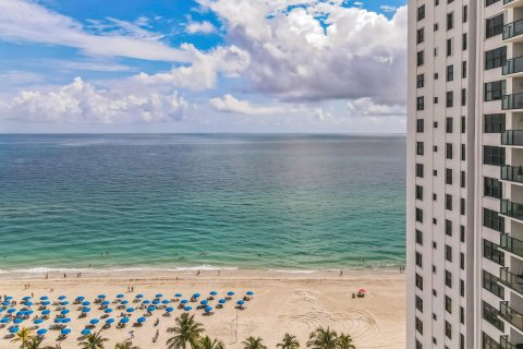 Condominio en venta en Hollywood, Florida, 2 dormitorios, 125.42 m2 № 1054828 - foto 3