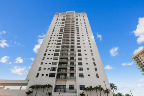 Copropriété à vendre à Hollywood, Floride: 2 chambres, 125.42 m2 № 1054828 - photo 23