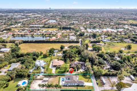 Villa ou maison à vendre à Cooper City, Floride: 4 chambres, 353.03 m2 № 1061063 - photo 1