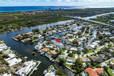 House in Palm Beach Gardens, Florida 5 bedrooms, 384.8 sq.m. № 1038348 - photo 10