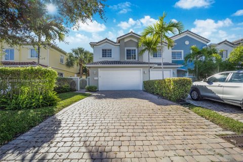 Adosado en venta en Fort Lauderdale, Florida, 3 dormitorios, 183.76 m2 № 1320922 - foto 1