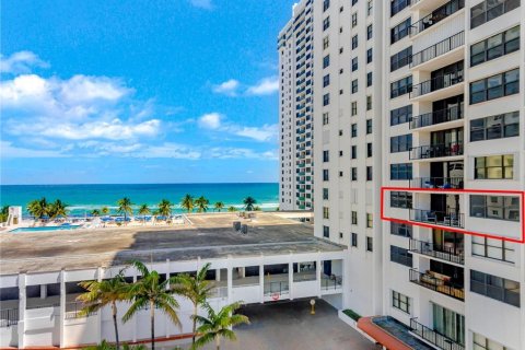 Condo in Hollywood, Florida, 2 bedrooms  № 1160830 - photo 29