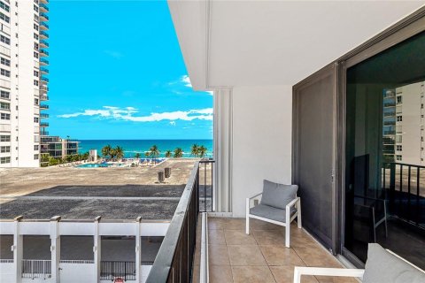 Condominio en venta en Hollywood, Florida, 2 dormitorios, 119.84 m2 № 1160830 - foto 28