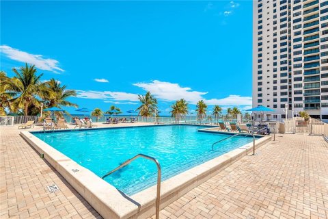 Condominio en venta en Hollywood, Florida, 2 dormitorios, 119.84 m2 № 1160830 - foto 8