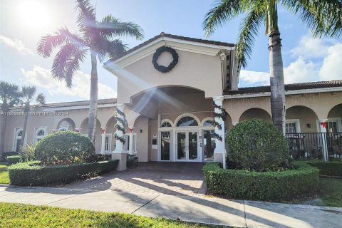 Купить таунхаус в Хомстед, Флорида 3 спальни, 171.87м2, № 1074130 - фото 1