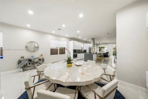 Adosado en venta en Miami, Florida, 3 dormitorios, 212.65 m2 № 1389997 - foto 9