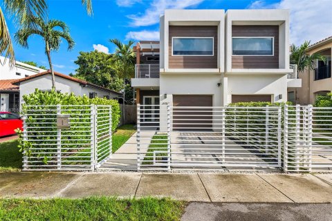 Touwnhouse à vendre à Miami, Floride: 3 chambres, 212.65 m2 № 1389997 - photo 2