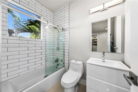 Touwnhouse à vendre à Miami, Floride: 3 chambres, 212.65 m2 № 1389997 - photo 18