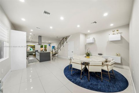 Touwnhouse à vendre à Miami, Floride: 3 chambres, 212.65 m2 № 1389997 - photo 8