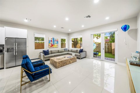 Touwnhouse à vendre à Miami, Floride: 3 chambres, 212.65 m2 № 1389997 - photo 4