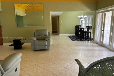 House in Tamarac, Florida 4 bedrooms, 262.26 sq.m. № 1382014 - photo 18