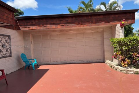 House in Tamarac, Florida 4 bedrooms, 262.26 sq.m. № 1382014 - photo 8