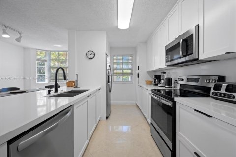 Condo in Aventura, Florida, 3 bedrooms  № 1382013 - photo 7