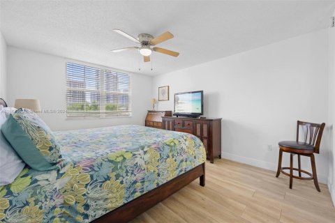 Condo in Aventura, Florida, 3 bedrooms  № 1382013 - photo 10