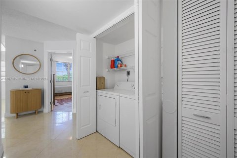 Condo in Aventura, Florida, 3 bedrooms  № 1382013 - photo 22