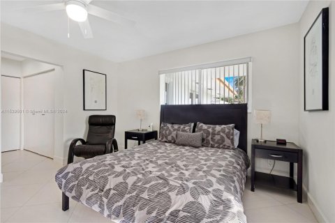Casa en venta en Pompano Beach, Florida, 3 dormitorios, 226.5 m2 № 1031328 - foto 17