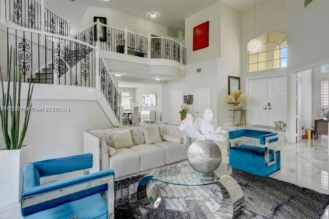 Villa ou maison à vendre à Miramar, Floride: 5 chambres, 419.18 m2 № 1065290 - photo 4
