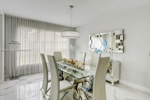 Villa ou maison à vendre à Miramar, Floride: 5 chambres, 419.18 m2 № 1065290 - photo 9