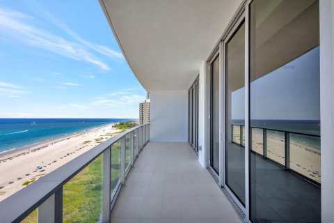 Condominio en venta en Riviera Beach, Florida, 2 dormitorios, 191.84 m2 № 1222418 - foto 2