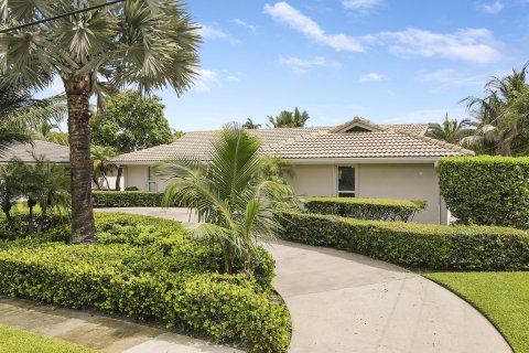 Casa en venta en North Palm Beach, Florida, 4 dormitorios, 167.13 m2 № 1026998 - foto 1