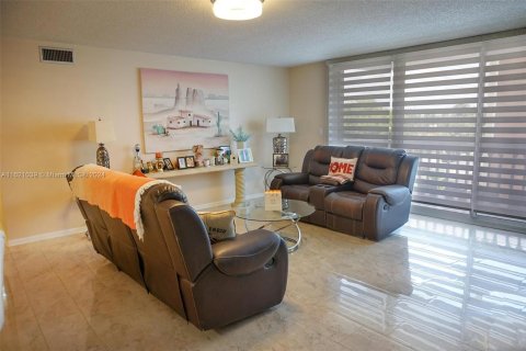 Copropriété à vendre à Hallandale Beach, Floride: 2 chambres, 117.06 m2 № 1241898 - photo 30