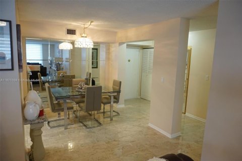 Copropriété à vendre à Hallandale Beach, Floride: 2 chambres, 117.06 m2 № 1241898 - photo 28