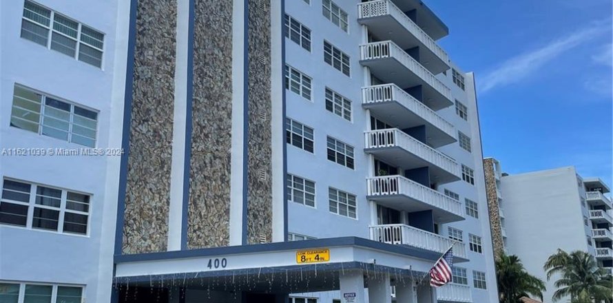 Condo in Hallandale Beach, Florida, 2 bedrooms  № 1241898