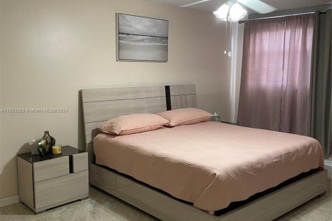 Condo in Hallandale Beach, Florida, 2 bedrooms  № 1241898 - photo 15