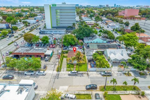 Commercial property in Miami, Florida № 1076436 - photo 3