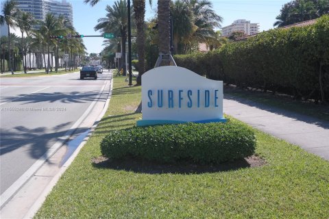 Propiedad comercial en venta en Surfside, Florida № 1076389 - foto 11