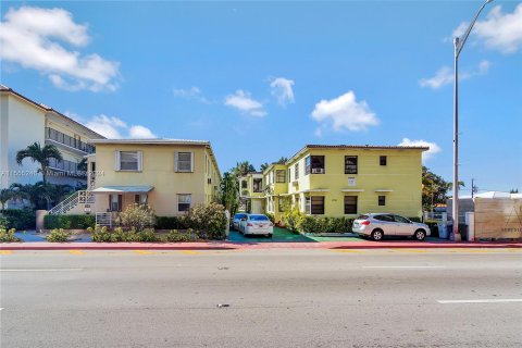 Immobilier commercial à vendre à Surfside, Floride № 1076389 - photo 1