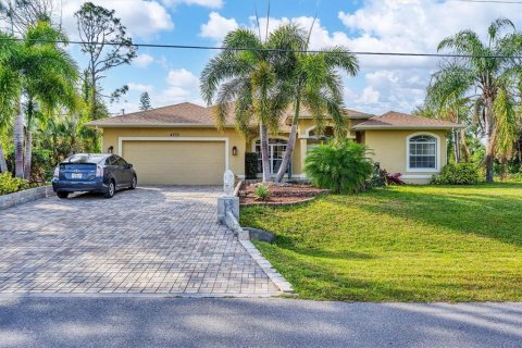 Villa ou maison à vendre à North Port, Floride: 4 chambres, 214.05 m2 № 1086307 - photo 2