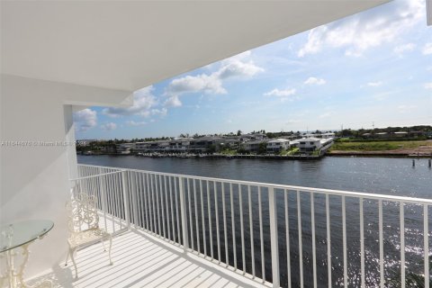 Condominio en venta en Deerfield Beach, Florida, 2 dormitorios, 78.97 m2 № 1348396 - foto 14