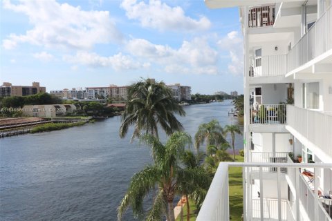 Copropriété à vendre à Deerfield Beach, Floride: 2 chambres, 78.97 m2 № 1348396 - photo 22