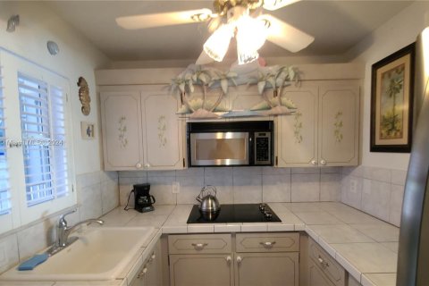 Condo in Deerfield Beach, Florida, 2 bedrooms  № 1348396 - photo 17