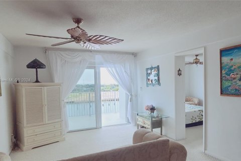 Condo in Deerfield Beach, Florida, 2 bedrooms  № 1348396 - photo 11