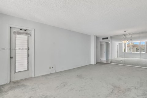 Copropriété à vendre à Pompano Beach, Floride: 1 chambre, 72 m2 № 1348395 - photo 15