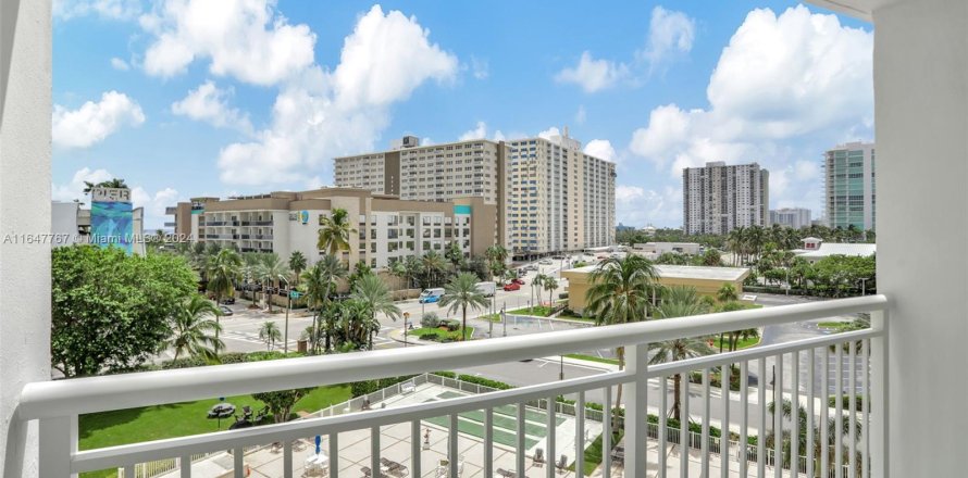 Condominio en Pompano Beach, Florida, 1 dormitorio  № 1348395